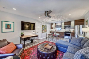 Comfortable and stylish condo near Myers Park